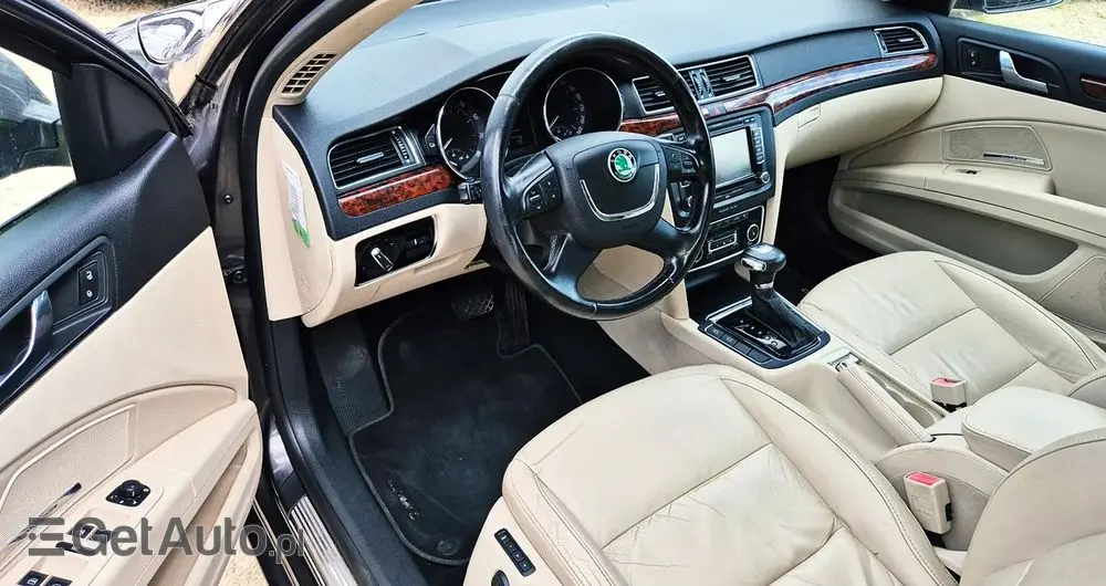 SKODA Superb 2.0 TSI Business DSG