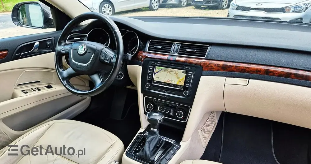 SKODA Superb 2.0 TSI Business DSG