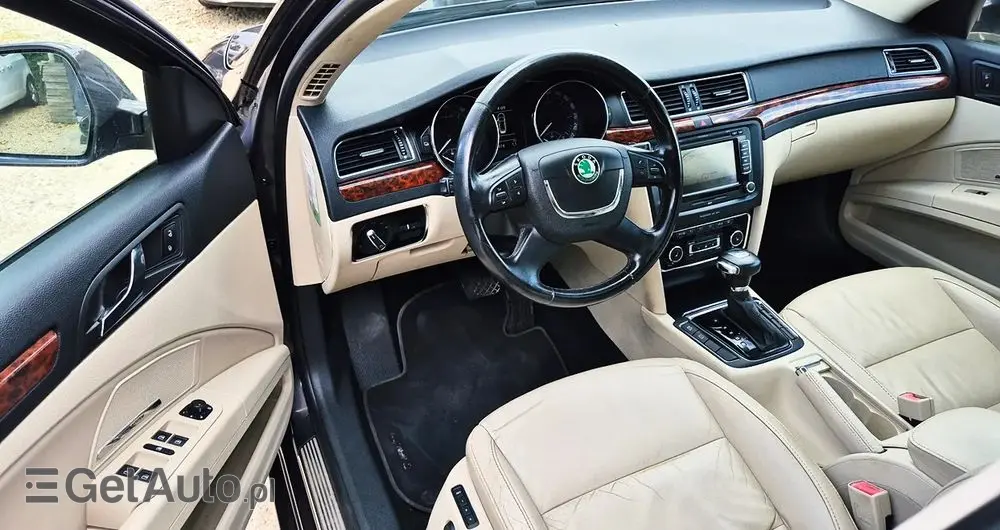 SKODA Superb 2.0 TSI Business DSG