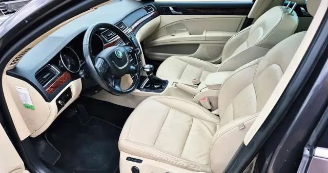 SKODA Superb 2.0 TSI Business DSG