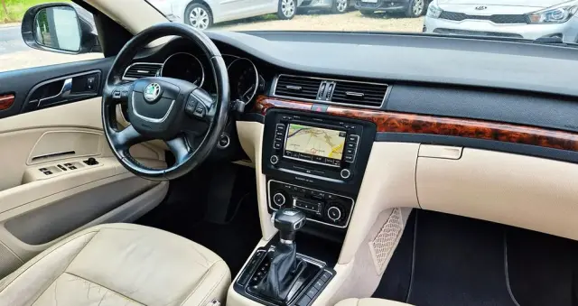 SKODA Superb 2.0 TSI Business DSG