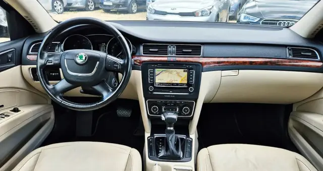 SKODA Superb 2.0 TSI Business DSG
