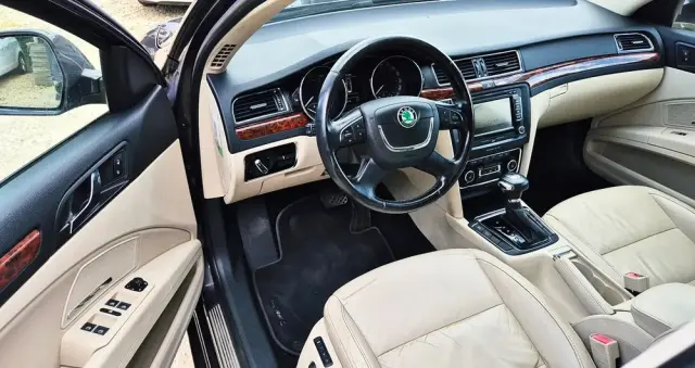 SKODA Superb 2.0 TSI Business DSG