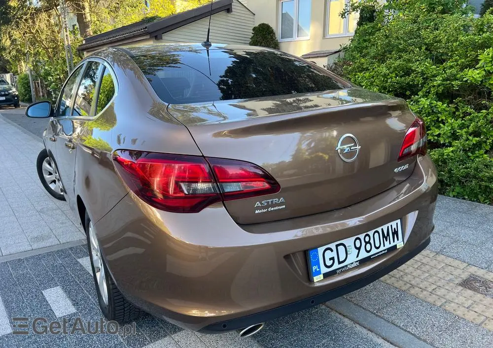 OPEL Astra 1.4 T Cosmo S&S