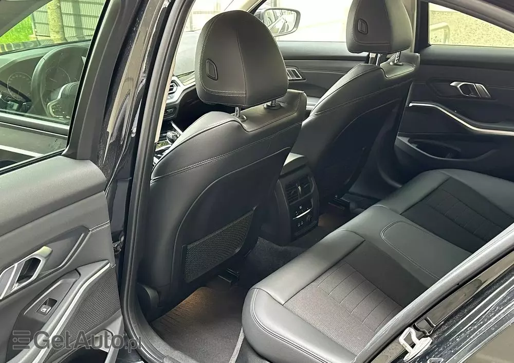 BMW Seria 3 320d xDrive Advantage