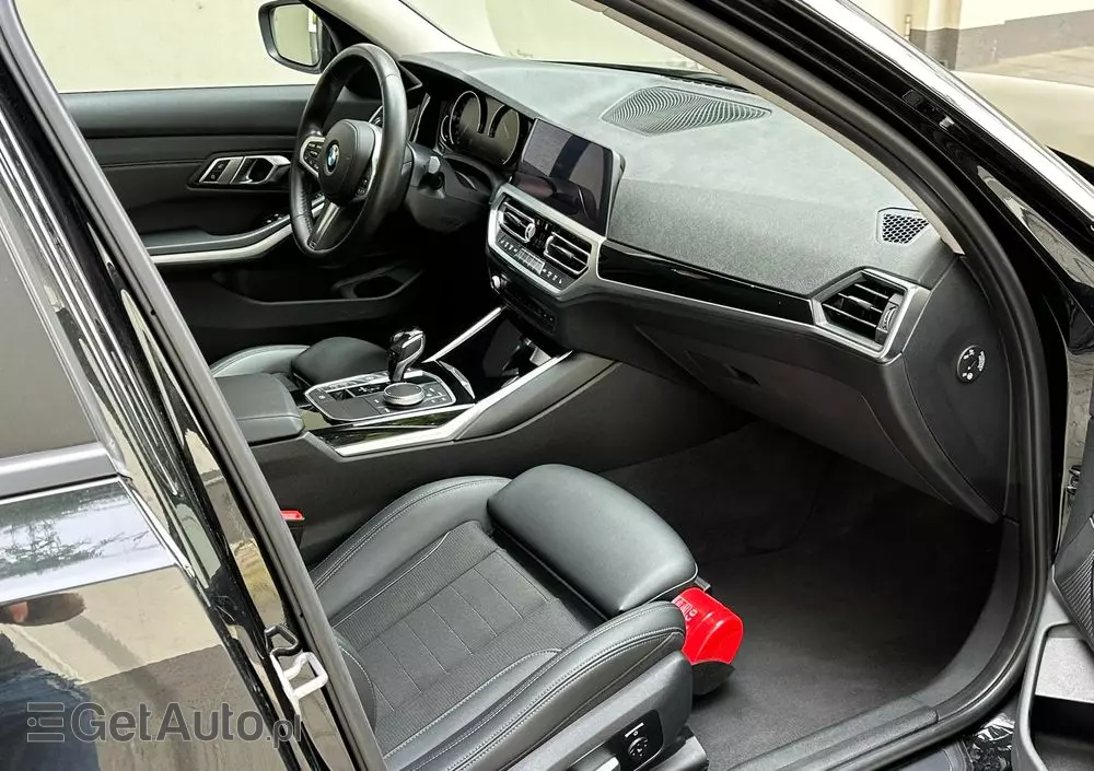 BMW Seria 3 320d xDrive Advantage