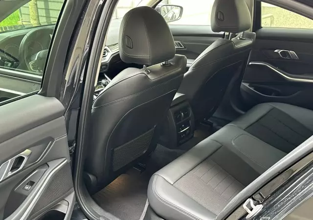 BMW Seria 3 320d xDrive Advantage