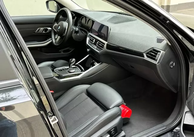 BMW Seria 3 320d xDrive Advantage