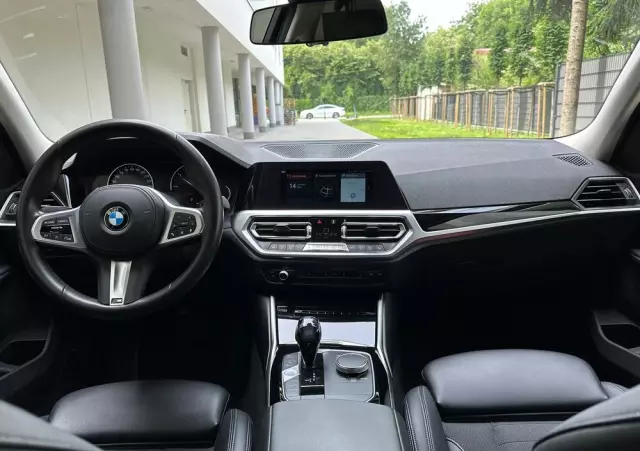 BMW Seria 3 320d xDrive Advantage