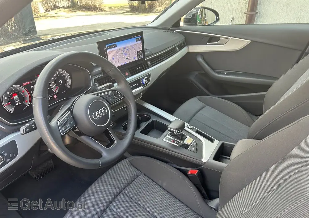 AUDI A4 Limousine 35 TFSI mHEV Advanced S tronic