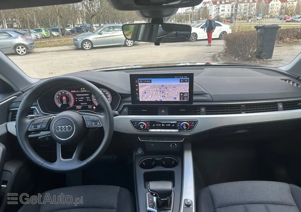 AUDI A4 Limousine 35 TFSI mHEV Advanced S tronic