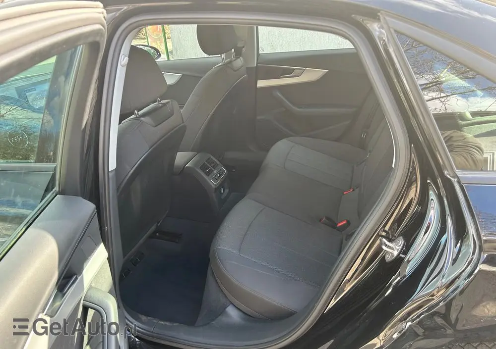 AUDI A4 Limousine 35 TFSI mHEV Advanced S tronic