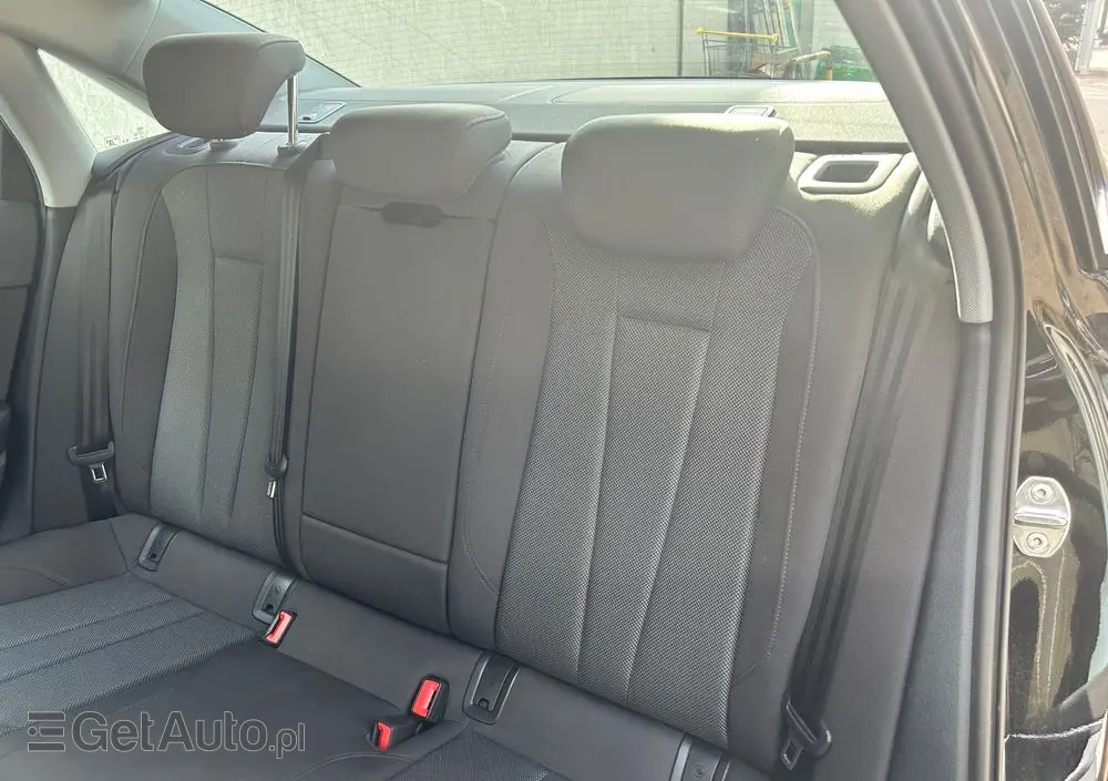 AUDI A4 Limousine 35 TFSI mHEV Advanced S tronic