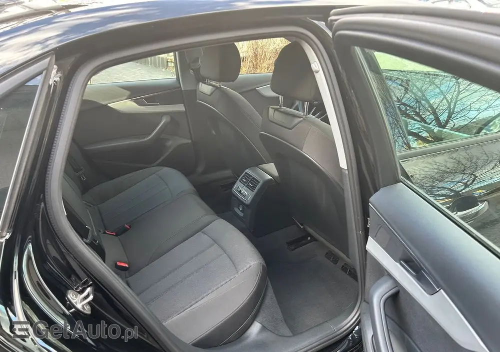 AUDI A4 Limousine 35 TFSI mHEV Advanced S tronic