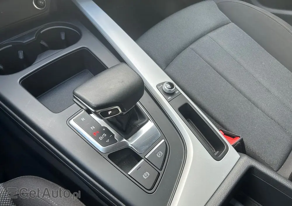 AUDI A4 Limousine 35 TFSI mHEV Advanced S tronic