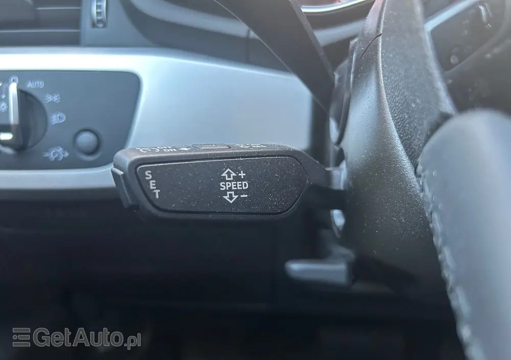 AUDI A4 Limousine 35 TFSI mHEV Advanced S tronic