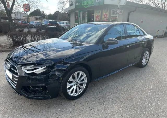 AUDI A4 Limousine 35 TFSI mHEV Advanced S tronic