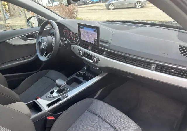 AUDI A4 Limousine 35 TFSI mHEV Advanced S tronic