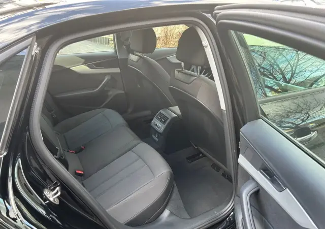 AUDI A4 Limousine 35 TFSI mHEV Advanced S tronic