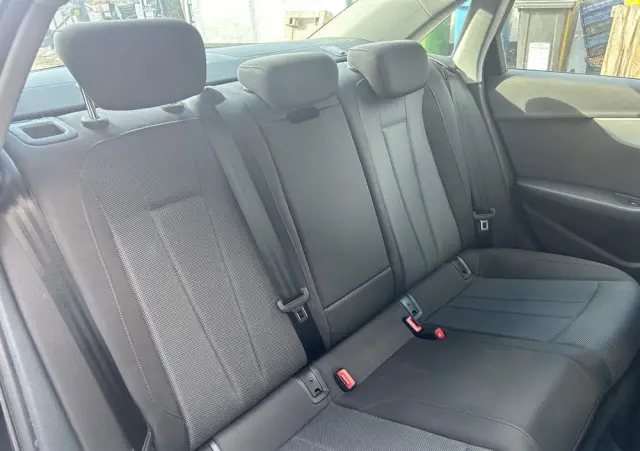 AUDI A4 Limousine 35 TFSI mHEV Advanced S tronic