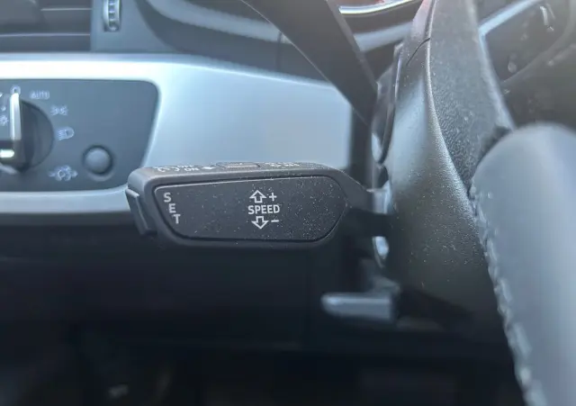 AUDI A4 Limousine 35 TFSI mHEV Advanced S tronic