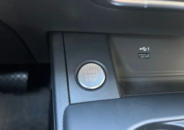 AUDI A4 Limousine 35 TFSI mHEV Advanced S tronic