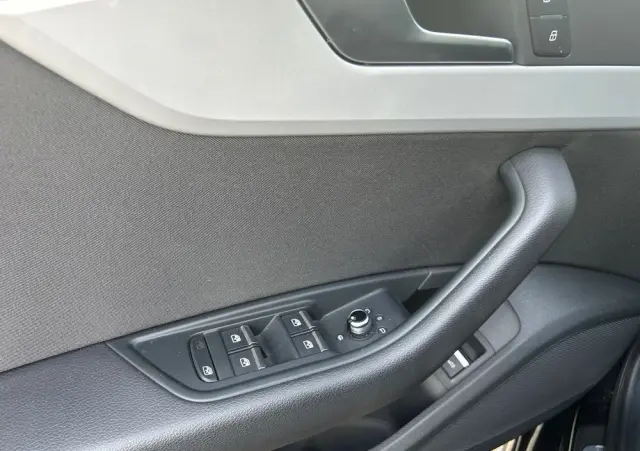 AUDI A4 Limousine 35 TFSI mHEV Advanced S tronic