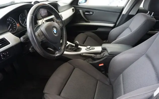 BMW Seria 3 318i Edition Sport