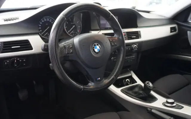 BMW Seria 3 318i Edition Sport