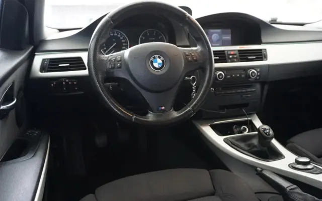 BMW Seria 3 318i Edition Sport