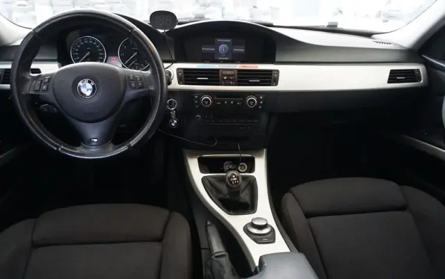 BMW Seria 3 318i Edition Sport