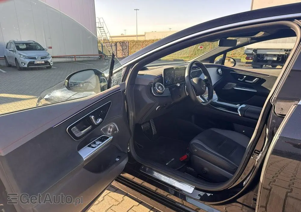 MERCEDES-BENZ EQE 