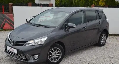 TOYOTA Verso 