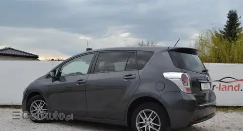 TOYOTA Verso 