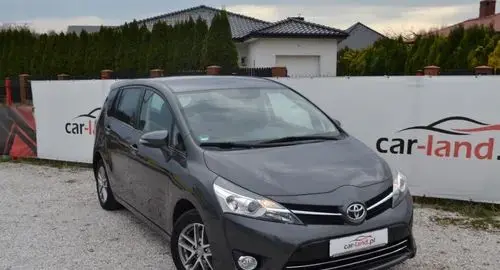 TOYOTA Verso 
