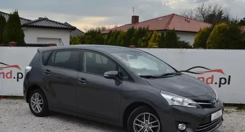 TOYOTA Verso 