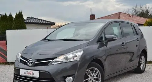 TOYOTA Verso 