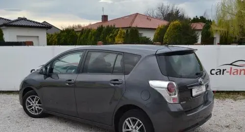 TOYOTA Verso 
