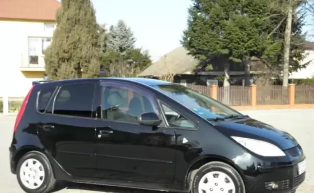 MITSUBISHI Colt 