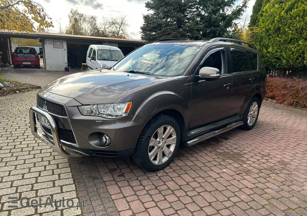 MITSUBISHI Outlander 2.2 DI-D 4WD Instyle