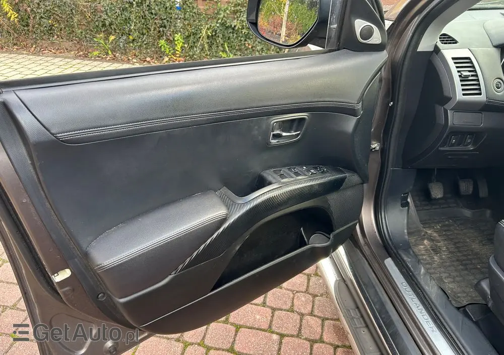 MITSUBISHI Outlander 2.2 DI-D 4WD Instyle