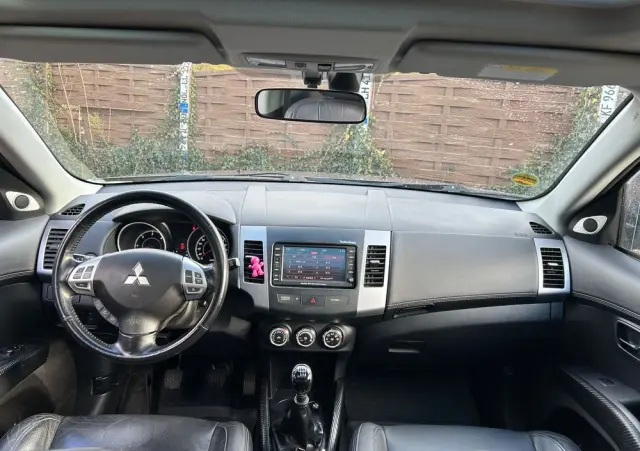 MITSUBISHI Outlander 2.2 DI-D 4WD Instyle