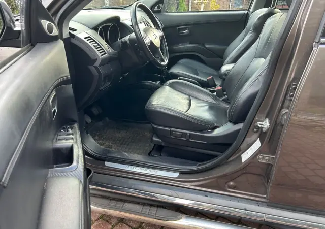 MITSUBISHI Outlander 2.2 DI-D 4WD Instyle