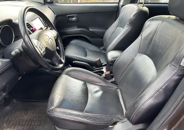 MITSUBISHI Outlander 2.2 DI-D 4WD Instyle