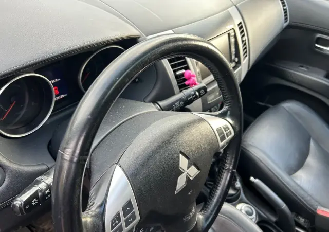 MITSUBISHI Outlander 2.2 DI-D 4WD Instyle