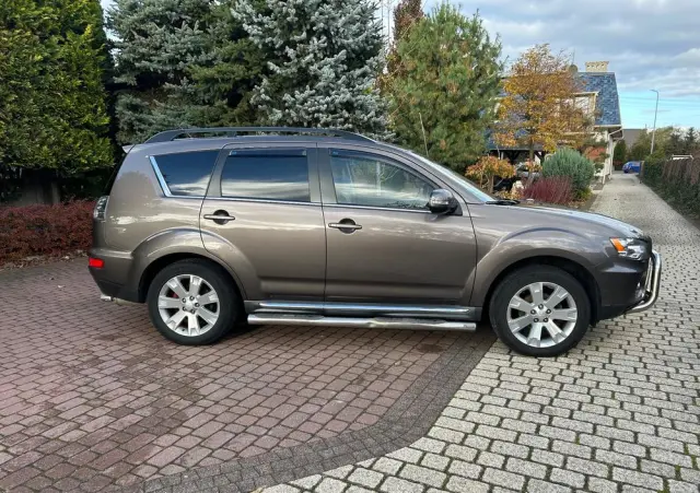 MITSUBISHI Outlander 2.2 DI-D 4WD Instyle