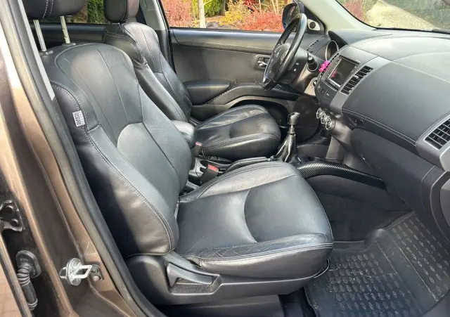 MITSUBISHI Outlander 2.2 DI-D 4WD Instyle