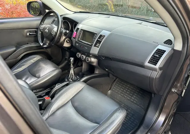 MITSUBISHI Outlander 2.2 DI-D 4WD Instyle
