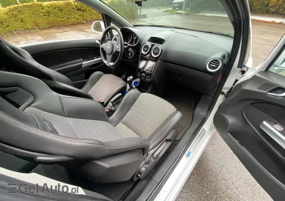 OPEL Corsa 1.6 T OPC