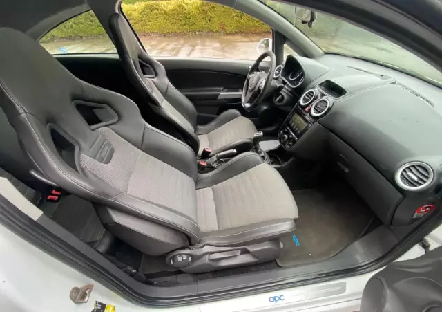 OPEL Corsa 1.6 T OPC